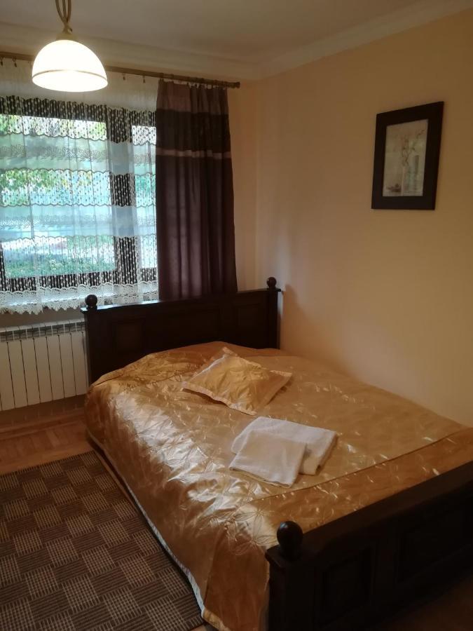 Apartamenty Kletowka Кросно Екстериор снимка